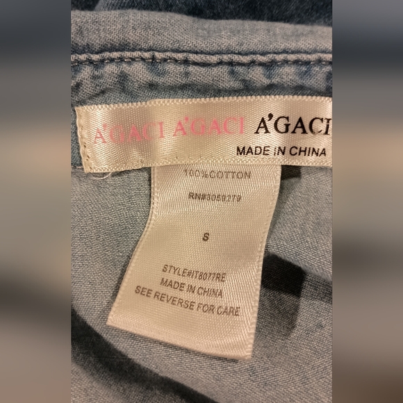 A'gaci Jeans Distressed Faded Denim Button Down Shirt Size Small - Picture 3 of 4